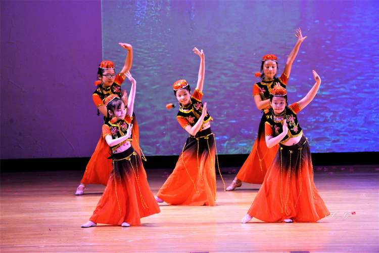 成立10周年暨中华人民共和国成立70周年庆典和迎中国新年文艺表演晚会